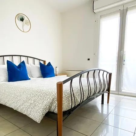Orange House Apartment *