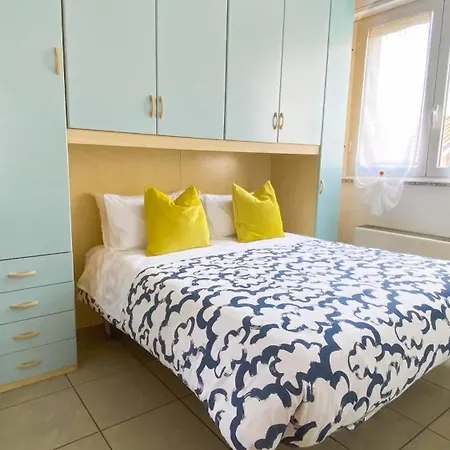 Orange House Apartment