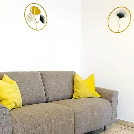 Orange House Apartment *